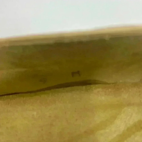 Stuart Weitzman Beige Tan Embossed Low Heel Leather Vintage SZ. 9 M - Picture 9 of 9